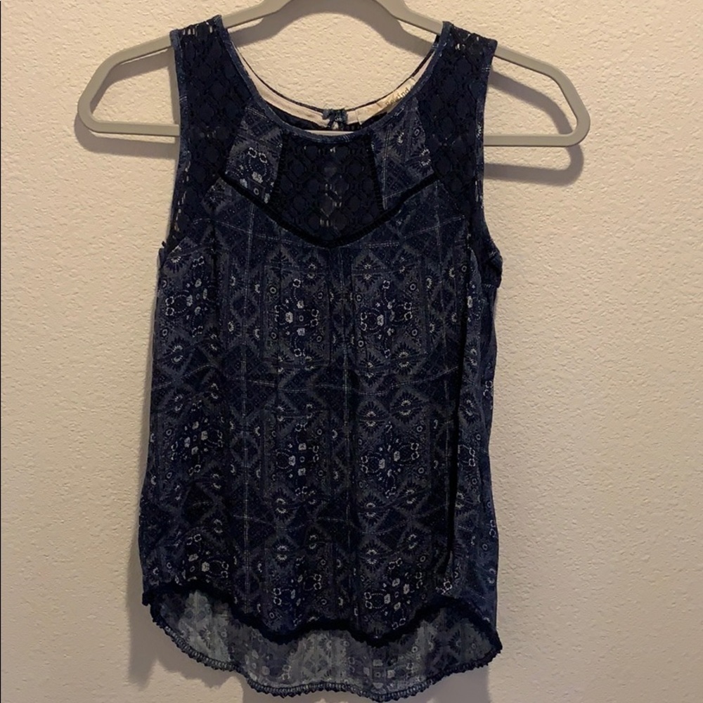 Women’s cute and simple blue top. Sleeveless. S.​​​​​​​​​​​​​​​​​​​